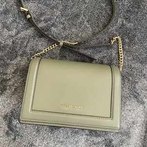 (Like new 99%) MK Jet Set crossbody bag